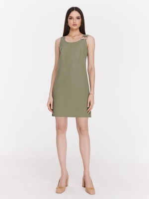Zielona minimalistyczna sukienka z ozdobną sprzączką TARANKO