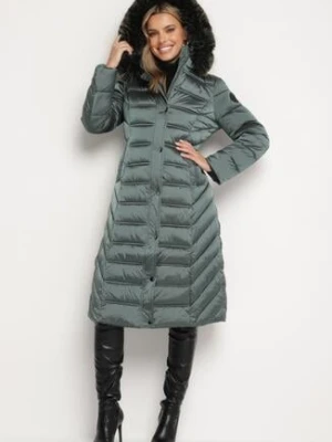 Zielona Pikowana Kurtka Zimowa o Długim Kroju z Odpinanym Kapturem z Futrem Mintoria ann gissy