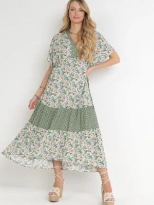 Zielono-Biała Rozkloszowana Sukienka Maxi z Dłuższym Tyłem z Wiskozy Zavaya