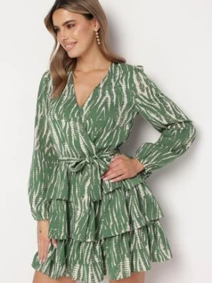 Zielona Rozkloszowana Sukienka Mini Kopertowa z Paskiem i Falbankami w Abstrakcyjny Wzór Aintersa