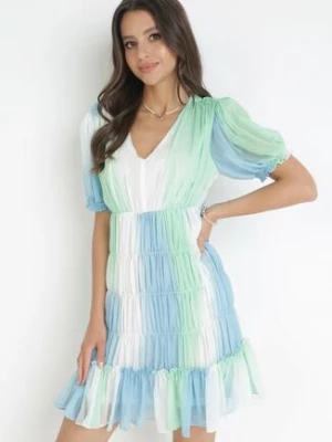 Zielona Rozkloszowana Sukienka Mini z Falbankami i Głębokim Dekoltem Edvige allyson