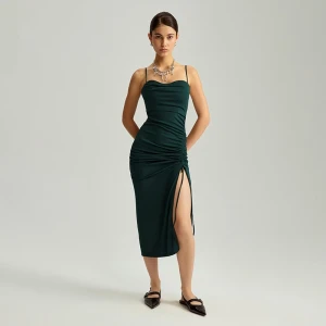 Zielona sukienka midi bodycone na ramiączkach House