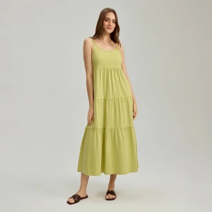 Zielona sukienka midi z falbanami i kieszeniami House