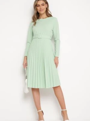 Zielona Sukienka Midi z Plisowaną Spódnicą i Paskiem Ondinetta
