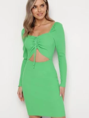 Zielona Sukienka Mini z Prążkowanego Materiału z Wycięciem i Wiązaniem Cerdosja