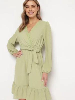 Zielona Sukienka Mini z Tkaniny Plumeti Z Koronką i Materiałowym Paskiem Difia rosa