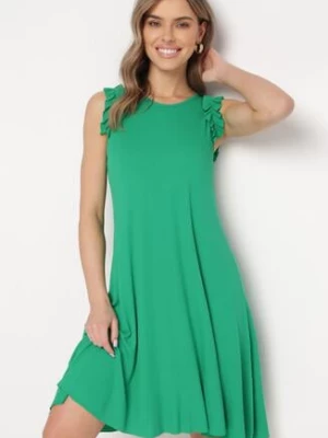 Zielona Sukienka Trapezowa z Falbankami Wokół Ramion Ofioralba