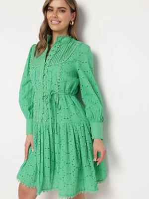 Zielona Sukienka z Haftowanej Tkaniny ze Stójką i Perłowymi Guzikami Salino