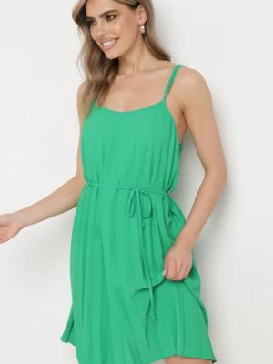 Zielona Sukienka z Regulowanymi Ramiączkami z Materiałowym Paskiem Liata