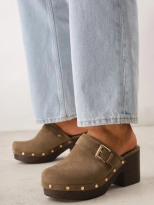 Zielone Klapki Chodaki na Słupku z Imitacji Drewna Zdobione Nitami i Sprzączką Salona lady glory