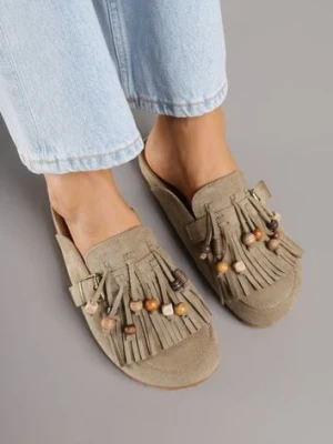 Zielone Klapki na Platformie Ozdobione Koralikami Klamrami i Frędzlami Leurecea