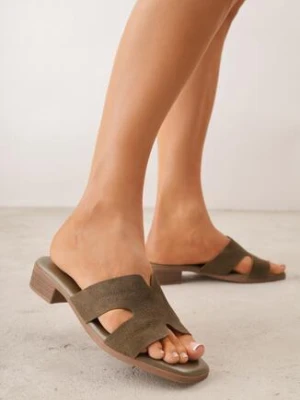 Zielone Klapki VICES na Niskim Słupku z Ozdobnymi Wycięciami w Cholewce Celatheis