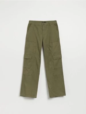 Zielone spodnie straight fit z kieszeniami cargo House