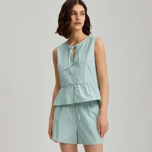 Zielony top w paski z kokardkami i falbanką House