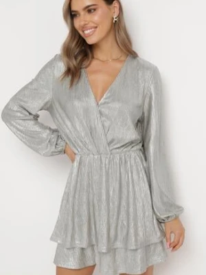 Złota Rozkloszowana Mini Sukienka z Kopertowym Dekoltem i Metalicznym Połyskiem Puobi retro & icone