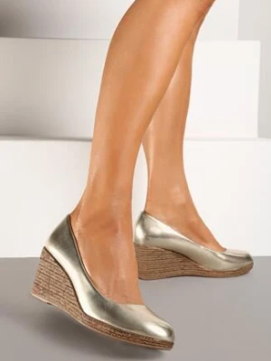 Złote Czółenka Vices ze Skórzaną Wkładką i Plecionką na Koturnie Yearna