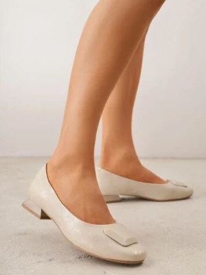 Złote Czółenka w Stylu Retro ze Skórzaną Wkładką Faylina m.daszynski