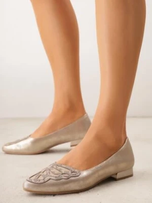 Złote Czółenka ze Skórzaną Wkładką i Aplikacją w Wężowy Wzór Cezelie m.daszynski