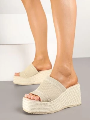 Beżowe Klapki na Koturnie w Stylu Boho z Tłoczoną Cholewką Neorwynne