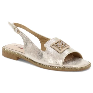 Sandały damskie S. Barski, na płaskim obcasie z eko skóry z ozdobą ze sprzączką, jasne złoto, KV51-082 S.Barski