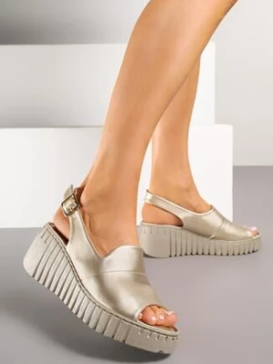 Złote Sandały Vices na Koturnie z Tłoczeniem Realivra