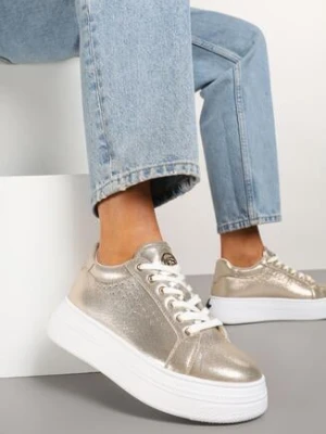 Złote Sneakersy Vices na Grubej Podeszwie z Perforacją i Napisem Nonadwin