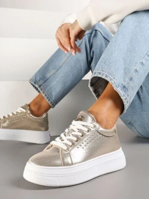Złote Sneakersy Vices na Platformie Ozdobione Napisem i Perforacją Nonaritha