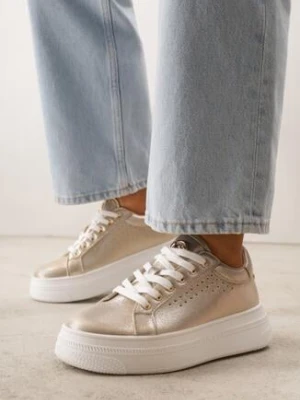 Złote Sneakersy VICES z Metaliczną Wstawką Perforacją i Gwiazdą Edanatia