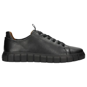 Czarne półbuty męskie typu trampki ze skóry licowej 10110-50 Wojas