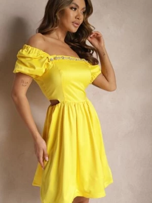 Żółta Rozkloszowana Sukienka Mini z Wycięciami po Bokach i Cyrkoniami na Dekolcie Erelasia