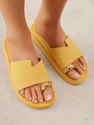 Żółte Klapki Japonki Ozdobione Aplikacją na Palcu Noevianna mulanka