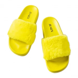 Żółte klapki z futerkiem Raffaele Inna marka