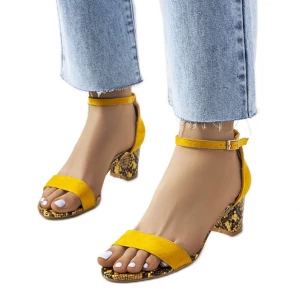Żółte sandały na słupku motyw węża Azevedo Inna marka