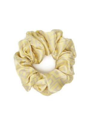 Żółte scrunchie do włosów w szare monogramy KAZAR