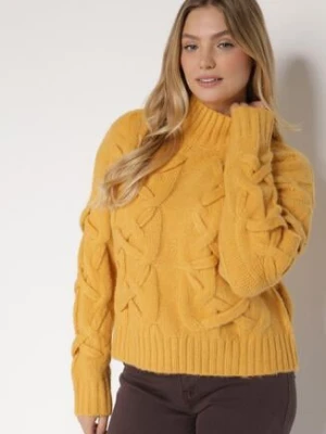 Żółty Golf z Domieszką Wełny Zdobiony Oryginalnym Splotem Fedwira