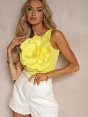 Żółty Top Ozdobiony Dużym Naszytym Kwiatem z Asymetrycznym Dekoltem Dedria elsa.m by may