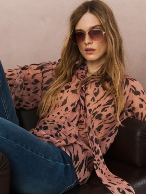 Zwiewna różowa bluzka w cętki z wiązaniem pod szyją TARANKO