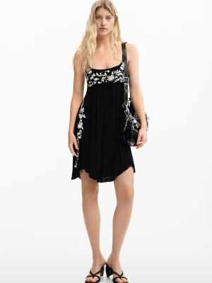 Zwiewna sukienka na ramiączkach z haftami Desigual